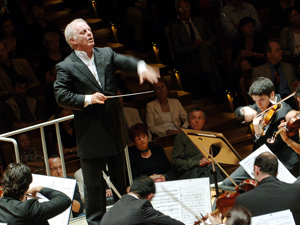 Daniel Barenboim and West-Eastern Divan Orchestra (Monika Rittershaus)