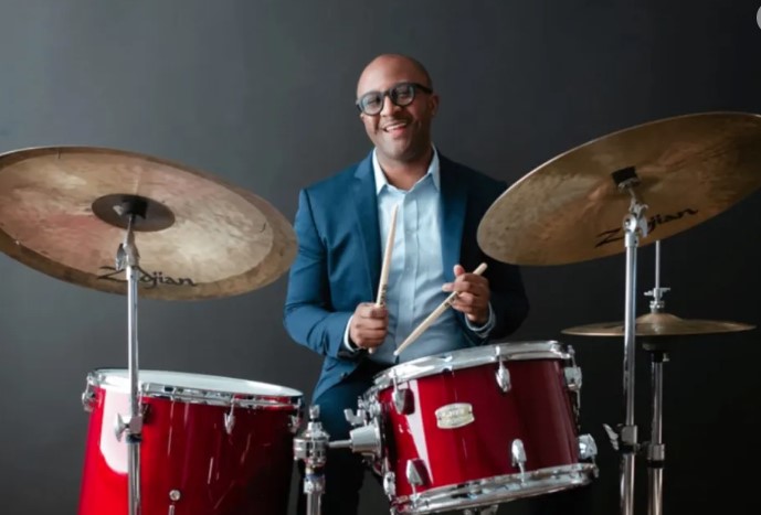 Quincy Davis playing drums